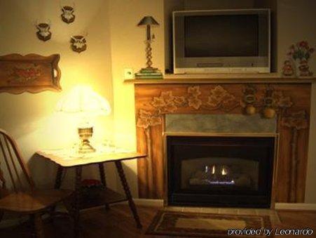 Black Forest Bed & Breakfast Helen Room photo