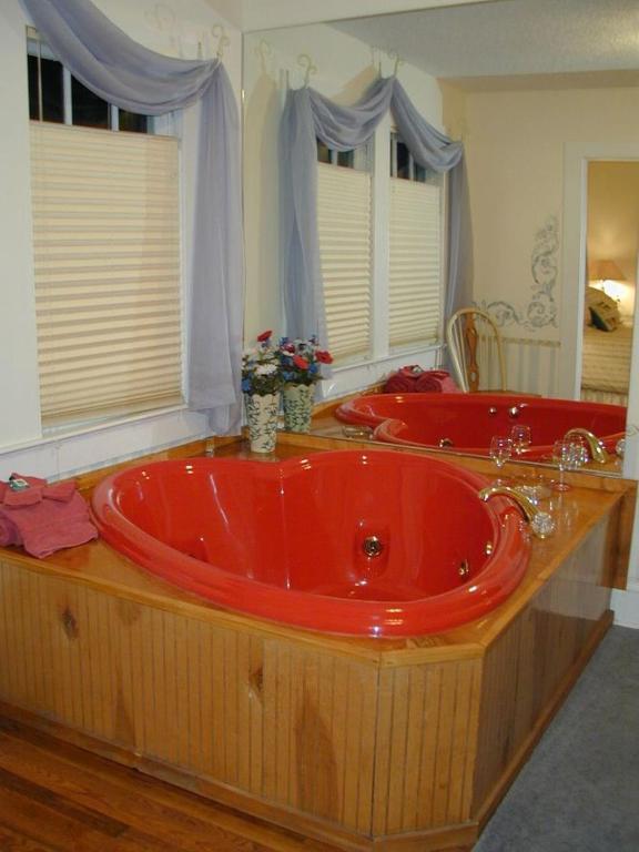 Black Forest Bed & Breakfast Helen Room photo